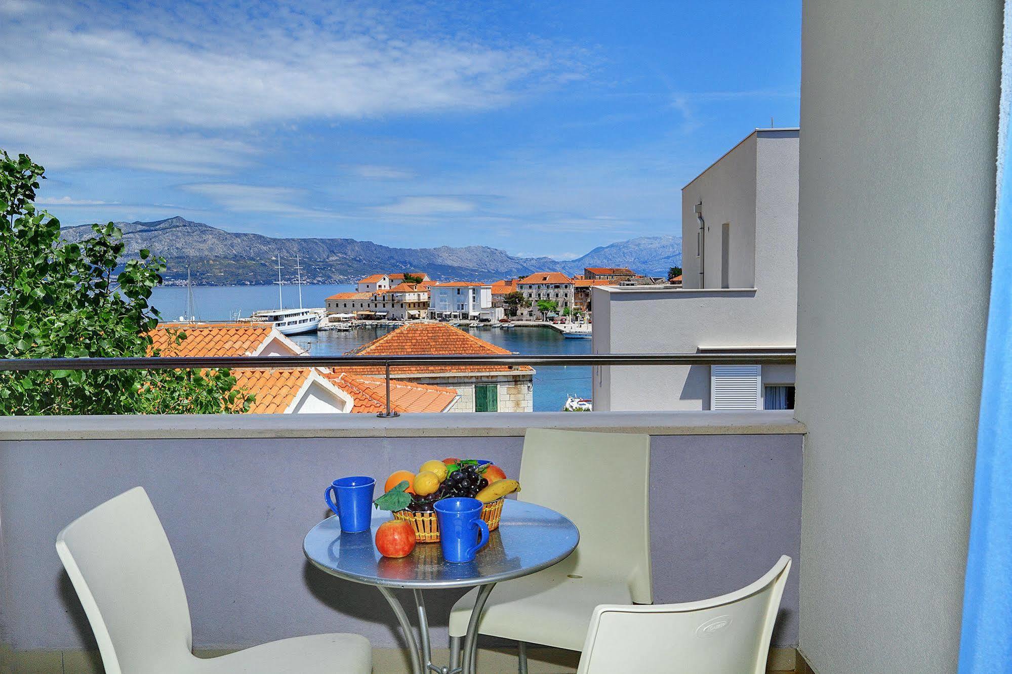 Apartmani Marija Postira Exteriör bild